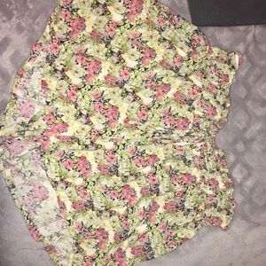 wetseal floral stretchy shorts